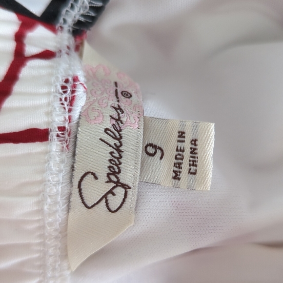 Floral dress with padding, size 9 - Picture 4 of 5